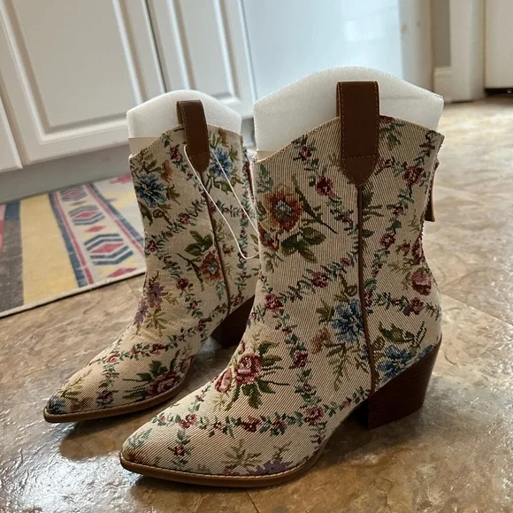 NWT Altar’d State Demi Floral Tapestry Boots - Picture 3 of 7